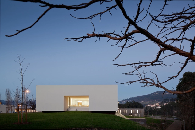 Melgaço Sports School Monte Prado / Pedro Reis Arquitecto - Educational Architecture